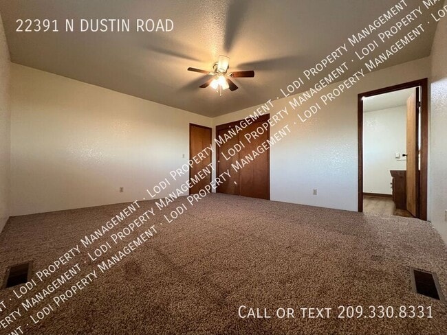 Building Photo - 22391 Dustin Rd