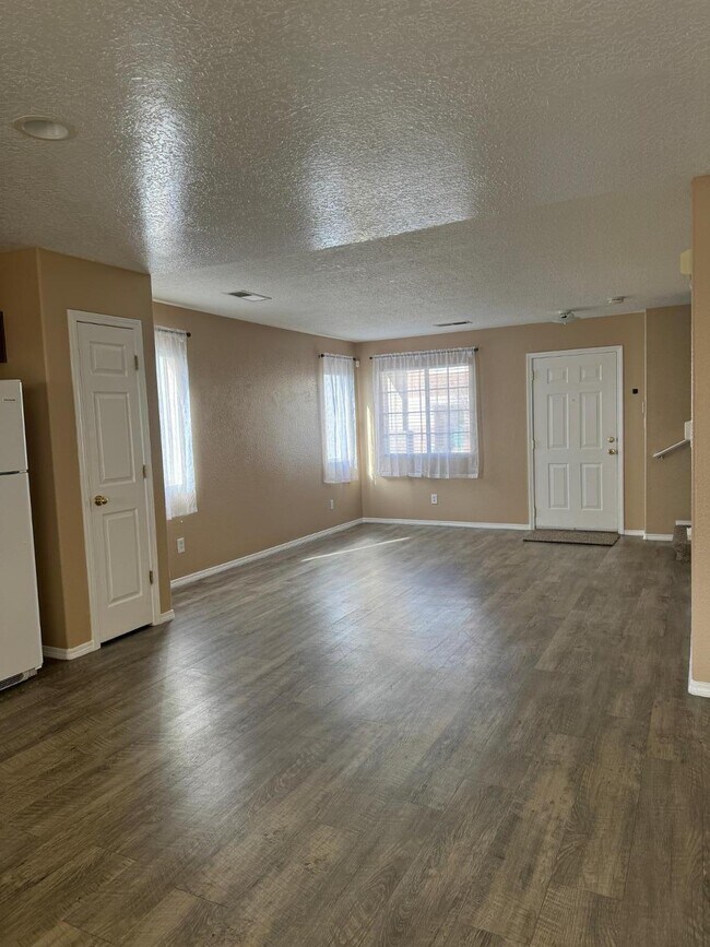 Building Photo - 10920 Tomatillo Ln SE