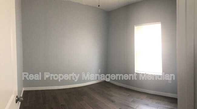 Building Photo - 3203 McCart Ave