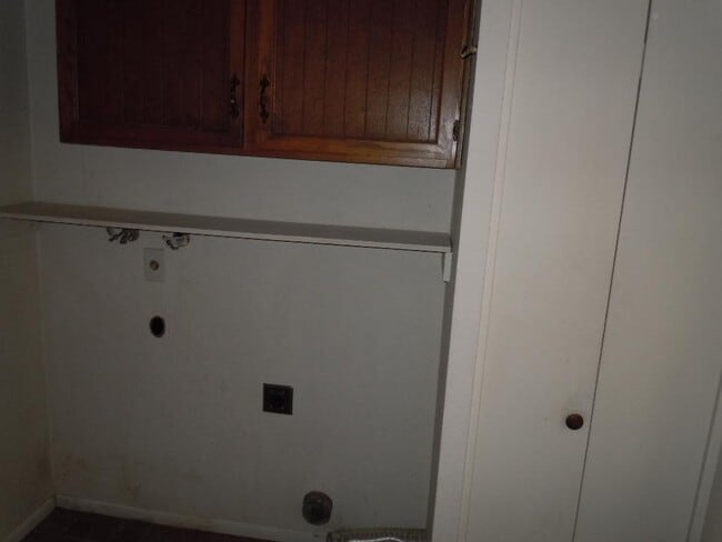 Building Photo - 520 E Judi Dr