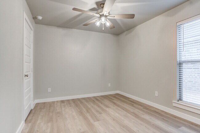 Building Photo - 4 Bedroom 2 Bathroom Home in South Lubbock!