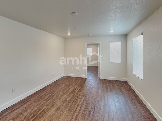 Building Photo - 108 Market St