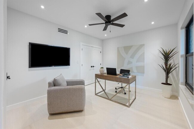 Building Photo - 800 Greensward Ct