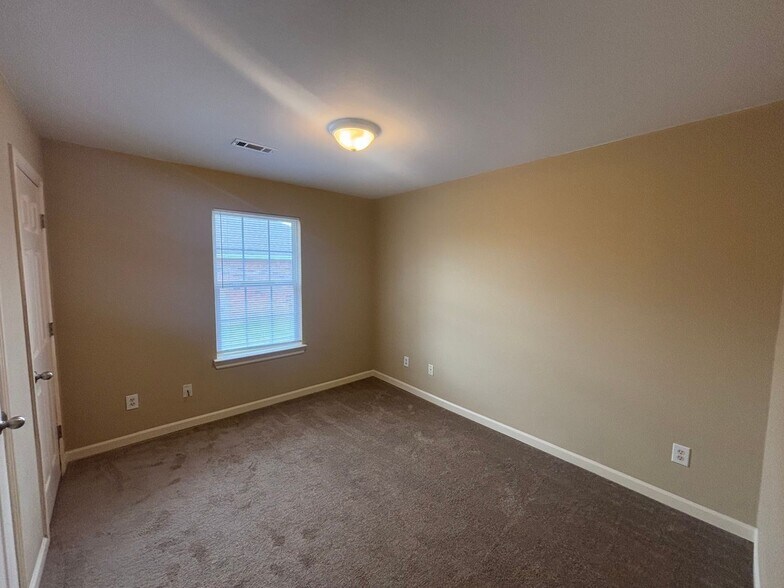 Building Photo - 228 Graystone Cir