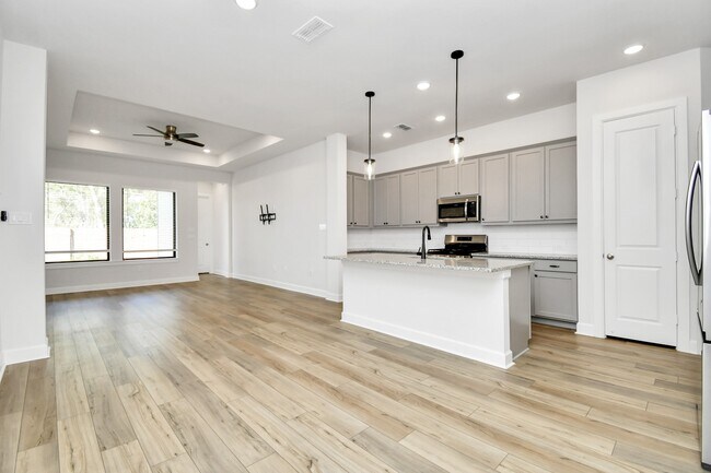 Building Photo - 1535 Park Path Dr