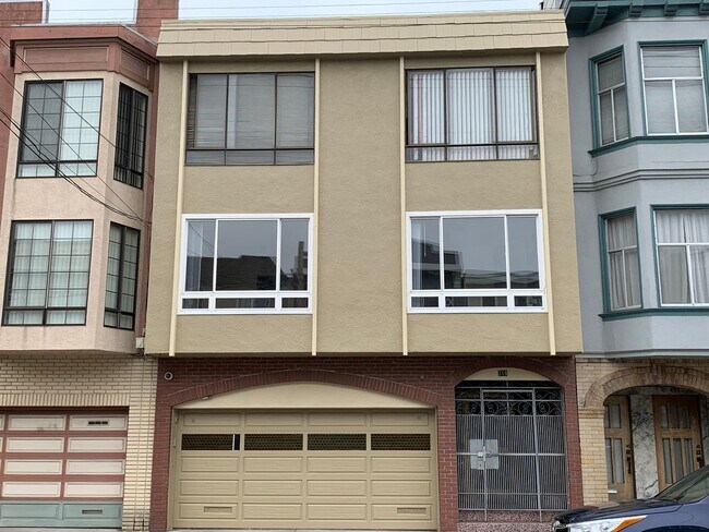 Building Photo - 319 24th Ave