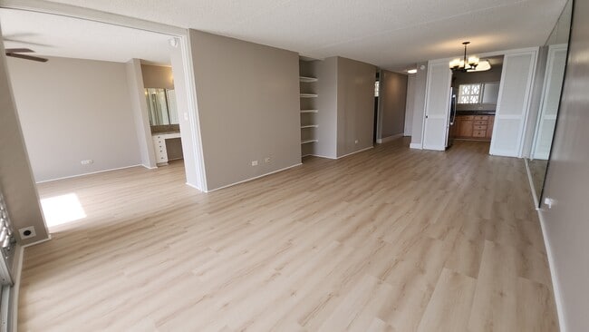 Building Photo - 469 Ena Rd