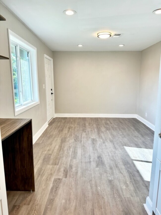 Building Photo - 919 Hobson