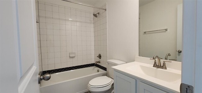 Building Photo - 201 Water Grass Trl