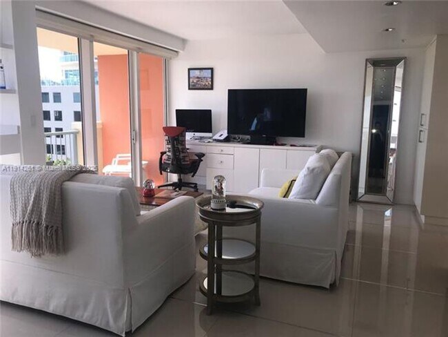 Building Photo - 2951 S Bayshore Dr