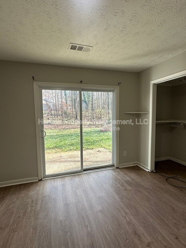 Building Photo - 5142 Farm Pl Dr NE