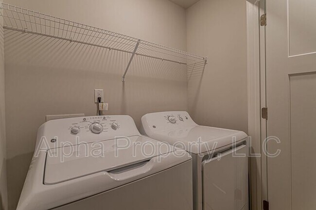 Building Photo - 511 Harebell Wy