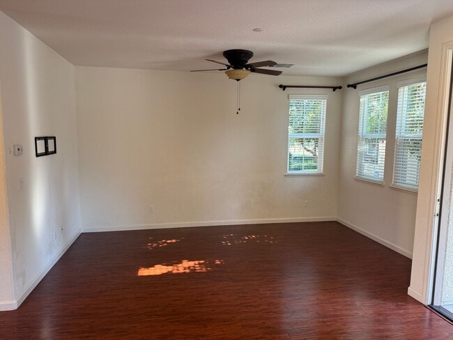 Building Photo - MODERN NEWER 3 BEDROOM 2 STORY FAIRFIELD *...