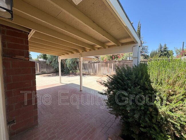 Building Photo - 1931 S Stevenson Ct