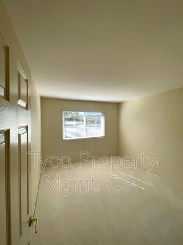 Building Photo - 526 Trailridge Dr