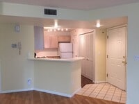 Building Photo - GREAT LOCATION 2 Bed 2 Bath Condo in Hunter's Ridge-Available Now!