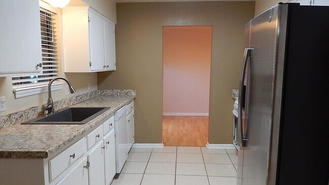 Building Photo - 4321 Snoopy Ln