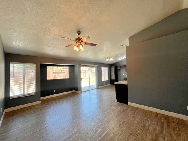 Building Photo - 308 Lake Valley Dr