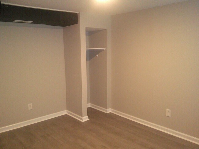 Building Photo - 211 Hickman Ave