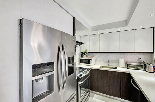 Building Photo - 401 Ocean Dr