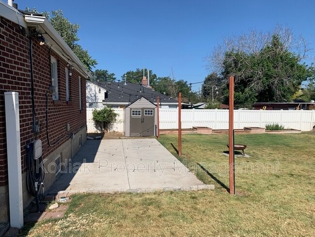 Building Photo - 150 W 1050 S
