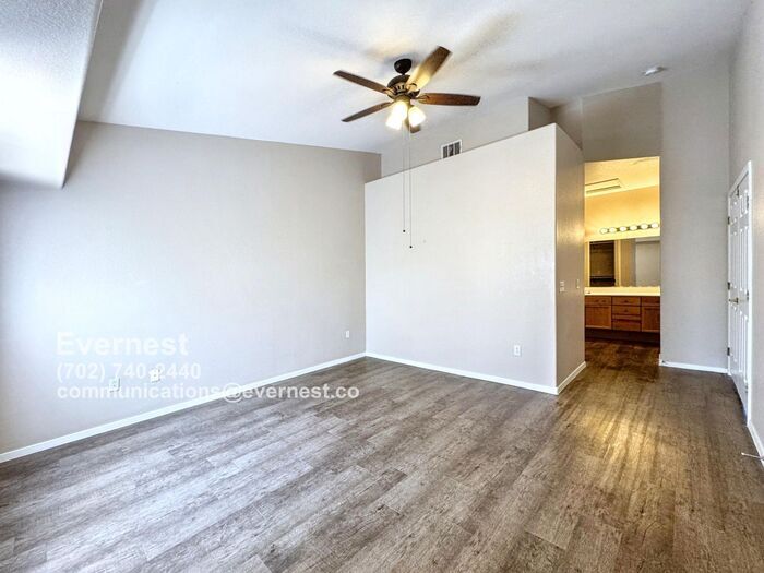 Building Photo - 10525 Autumn Pine Ave