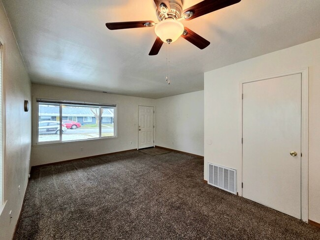 Building Photo - 1231/1233 Montana St. Duplex