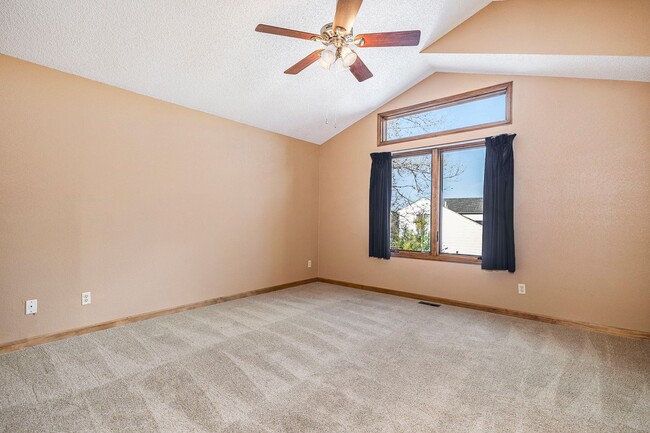 Building Photo - Highlands Ranch 3 Bedroom 2.5 Bath 2 Car G...