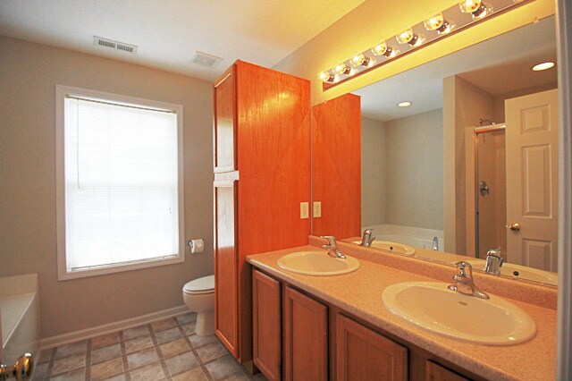 Building Photo - Gorgeous 3 bedroom, 2.5 bath house close to Brier Creek