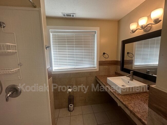 Building Photo - 898 W 1025 N