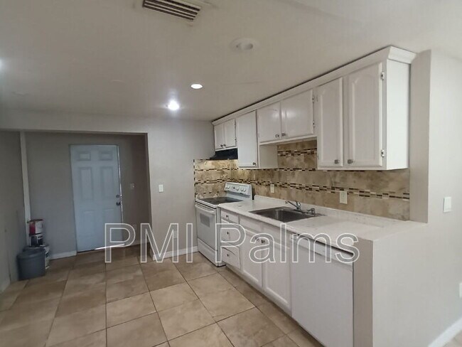Building Photo - 2406 S 69th St