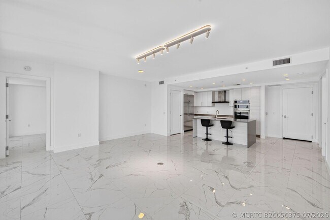 Building Photo - 100 E Las Olas Blvd