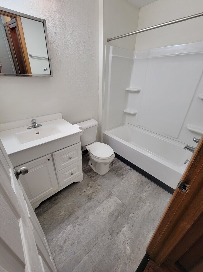 Building Photo - 2 Bedroom | 1 Bathroom Unit in Marion Avai...