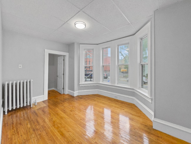 Building Photo - 375-379 Haverhill St