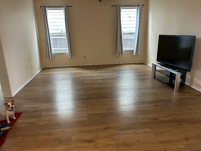 Building Photo - 280 La Dera Dr