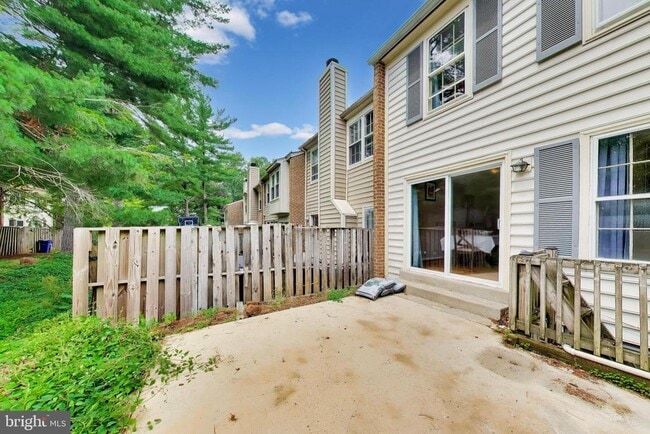 Building Photo - 10075 Maple Leaf Dr