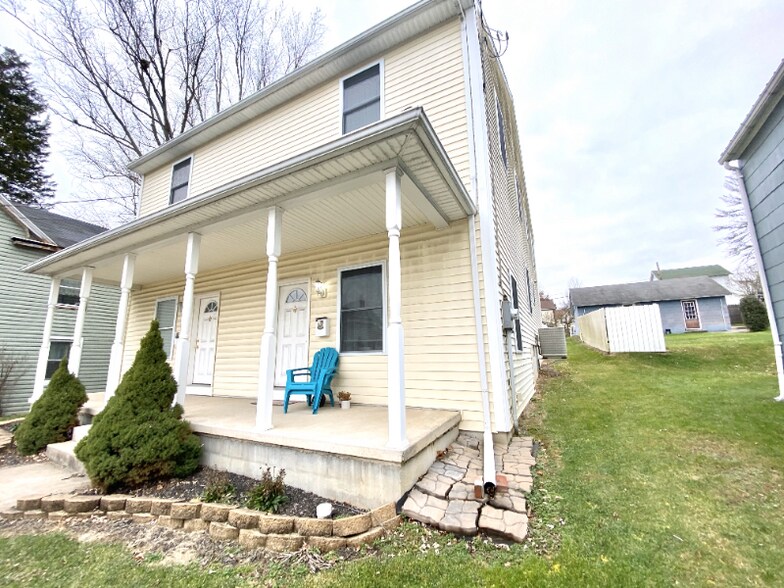 Building Photo - 958 Ash St