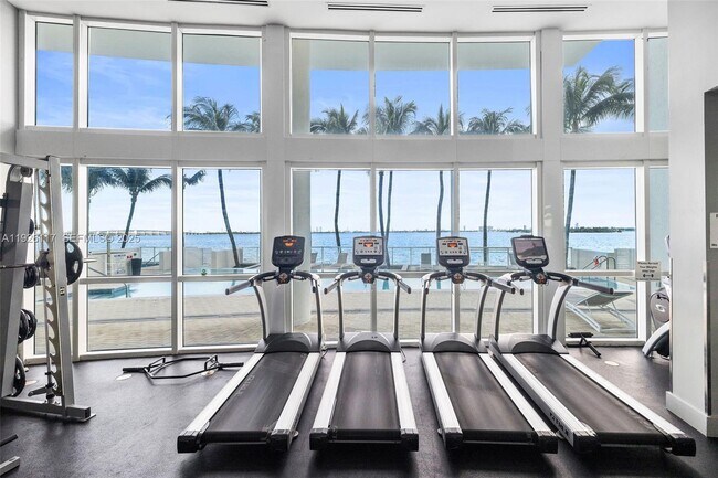 Building Photo - 665 NE 25th St