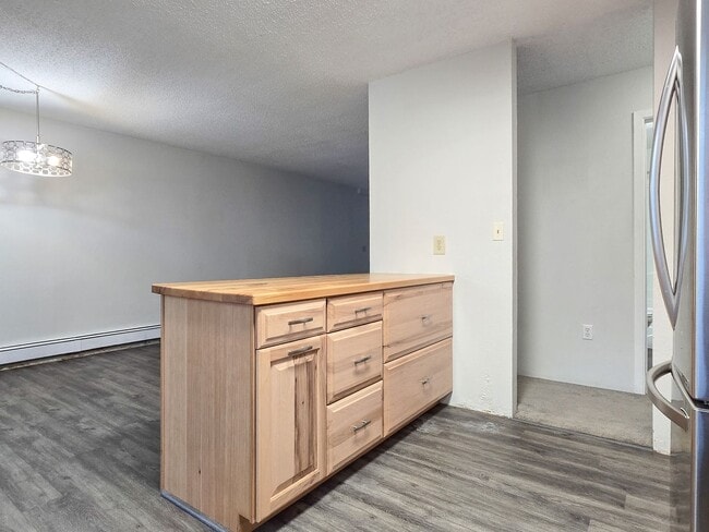 Building Photo - 2 Bed/1Ba Condo