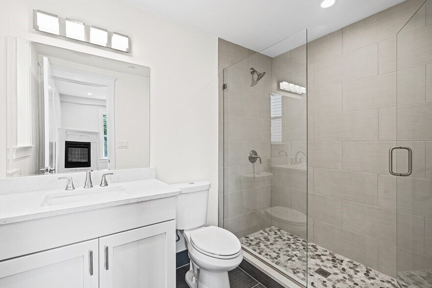 Building Photo - 77 Dix St