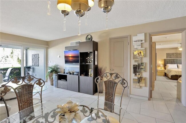 Building Photo - 505 N Riverside Dr