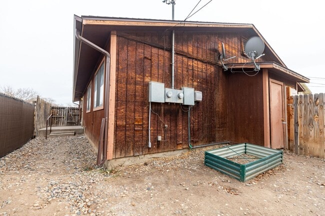 Building Photo - 239 S Elm St