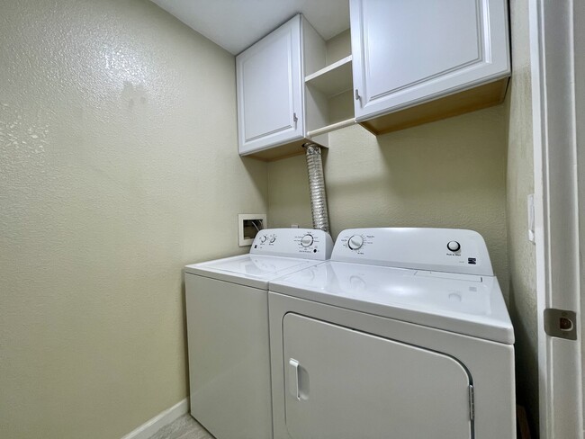 Building Photo - 480 Canyon Oaks Dr