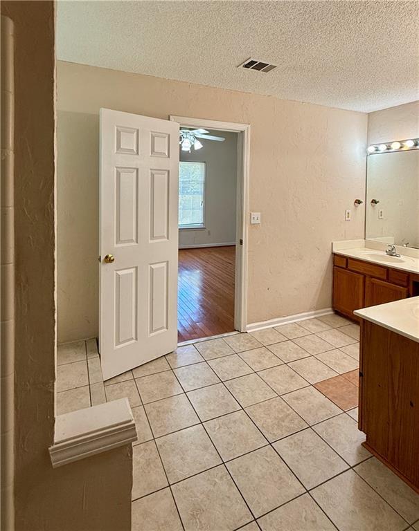 Building Photo - 2835 Binghampton Ln