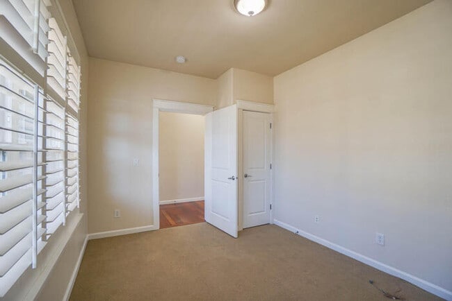 Building Photo - BEAUTIFUL VIEWS of MT. HOOD