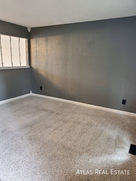 Building Photo - 2252 S Memphis St