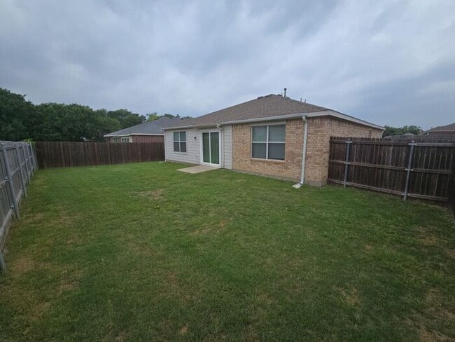 Building Photo - **Charming 3-Bed, 2-Bath Home in Melissa, ...