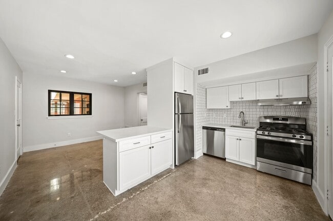 Building Photo - 520 Lovett Blvd