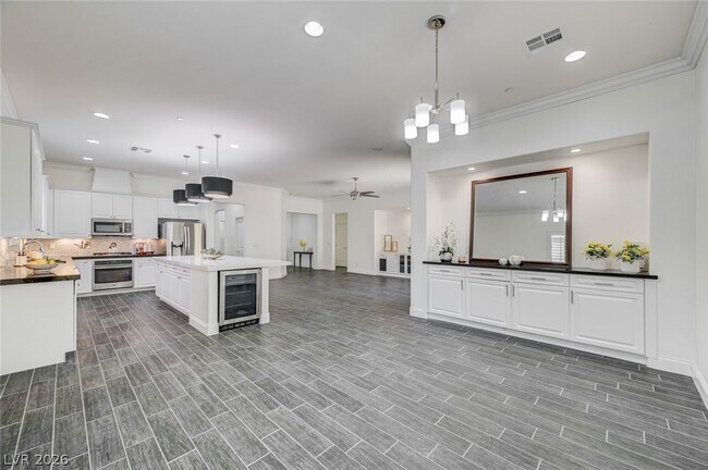 Building Photo - 933 Everest Peak Ave