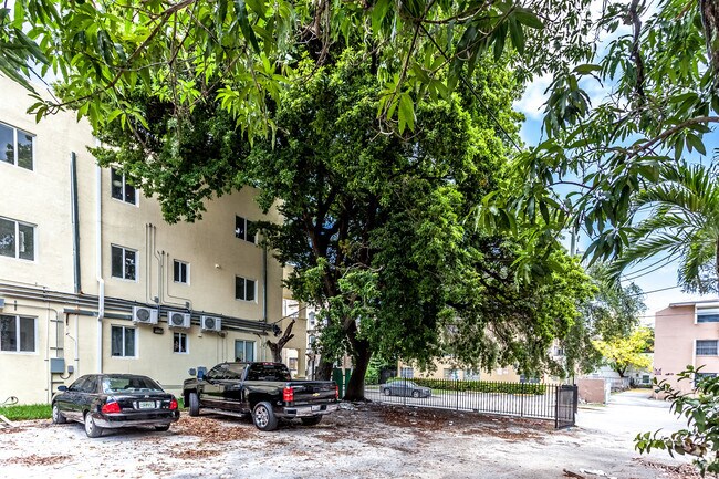 Building Photo - Creative Lifestyle Realty Apartments